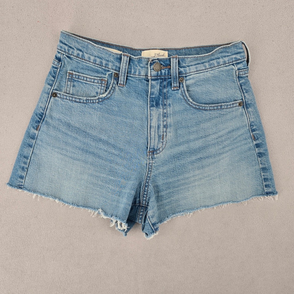 Universal Thread Womens 4 Light Wash 90s Cutoff Shorts Denim High Rise Raw Hem